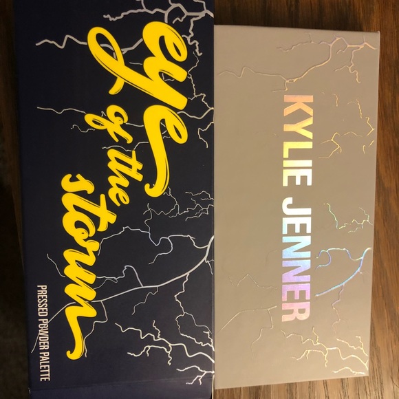 ✨HP✨2 KYLIE AUTHENTIC NEW EYESHADOW PLATTE - Picture 5 of 8